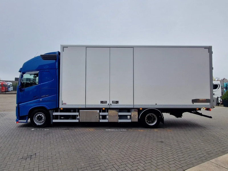 Volvo FH 13.460 Globetrotter XL 4x2 - Box with side doors - Manual gearbox - Full air - Camion fourgon: photos 5 Volvo FH 13.460 Globetrotter XL 4x2 - Box with side doors - Manual gearbox - Full air - Camion fourgon: photos 5