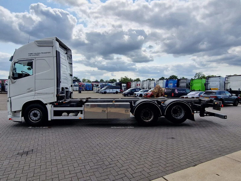 Volvo FH 13.500 Globetrotter XL 6x2 - BDF - Retarder - I parkcool - Full air - 4.90 WB - Camion porte-conteneur/ Caisse mobile: photos 4 Volvo FH 13.500 Globetrotter XL 6x2 - BDF - Retarder - I parkcool - Full air - 4.90 WB - Camion porte-conteneur/ Caisse mobile: photos 4