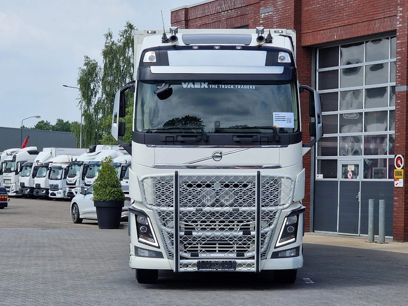 Volvo FH 16.750 6x6/6x4 2 deck livestock - Full air - VEB + - Camion bétaillère: photos 3 Volvo FH 16.750 6x6/6x4 2 deck livestock - Full air - VEB + - Camion bétaillère: photos 3