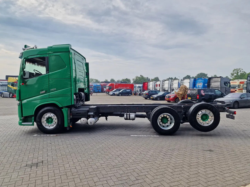 Volvo FH 16.750 Lowroof 6x2*4 - Chassis - 4.30 WB - Steering axle - Retarder - Custom interior - Châssis cabine: photos 4 Volvo FH 16.750 Lowroof 6x2*4 - Chassis - 4.30 WB - Steering axle - Retarder - Custom interior - Châssis cabine: photos 4