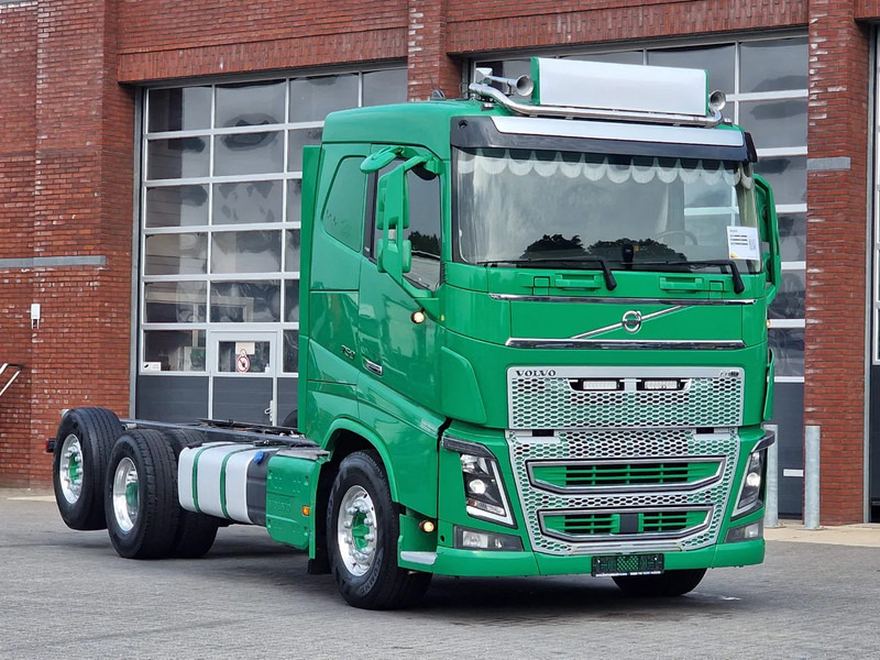 Volvo FH 16.750 Lowroof 6x2*4 - Chassis - 4.30 WB - Steering axle - Retarder - Custom interior - Châssis cabine: photos 1 Volvo FH 16.750 Lowroof 6x2*4 - Chassis - 4.30 WB - Steering axle - Retarder - Custom interior - Châssis cabine: photos 1