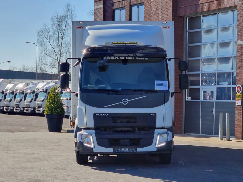 Volvo FL 250 4x2 Box truck, loading lift, 12T - Camion fourgon: photos 2 Volvo FL 250 4x2 Box truck, loading lift, 12T - Camion fourgon: photos 2