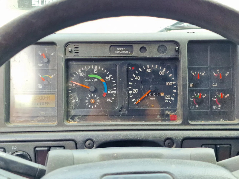 Camion bétaillère Volvo FM 250 4x- Livestock 2 deck - Lifting floors - Loadlift - Manual gearbox: photos 14 Camion bétaillère Volvo FM 250 4x- Livestock 2 deck - Lifting floors - Loadlift - Manual gearbox: photos 14