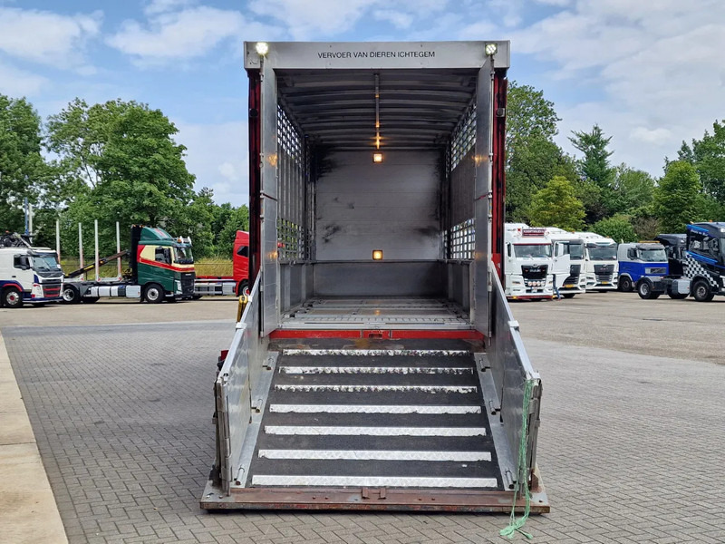 Camion bétaillère Volvo FM 250 4x- Livestock 2 deck - Lifting floors - Loadlift - Manual gearbox: photos 8 Camion bétaillère Volvo FM 250 4x- Livestock 2 deck - Lifting floors - Loadlift - Manual gearbox: photos 8