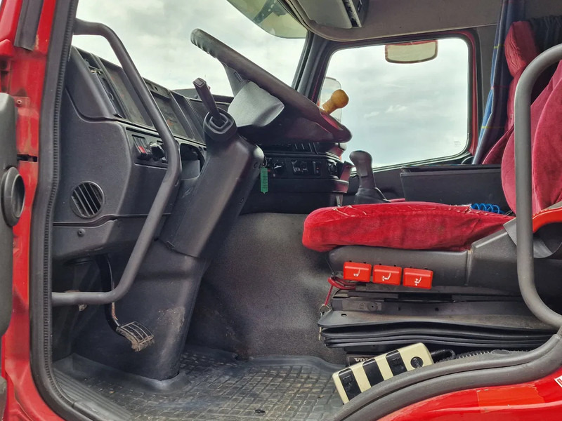 Camion bétaillère Volvo FM 250 4x- Livestock 2 deck - Lifting floors - Loadlift - Manual gearbox: photos 12 Camion bétaillère Volvo FM 250 4x- Livestock 2 deck - Lifting floors - Loadlift - Manual gearbox: photos 12