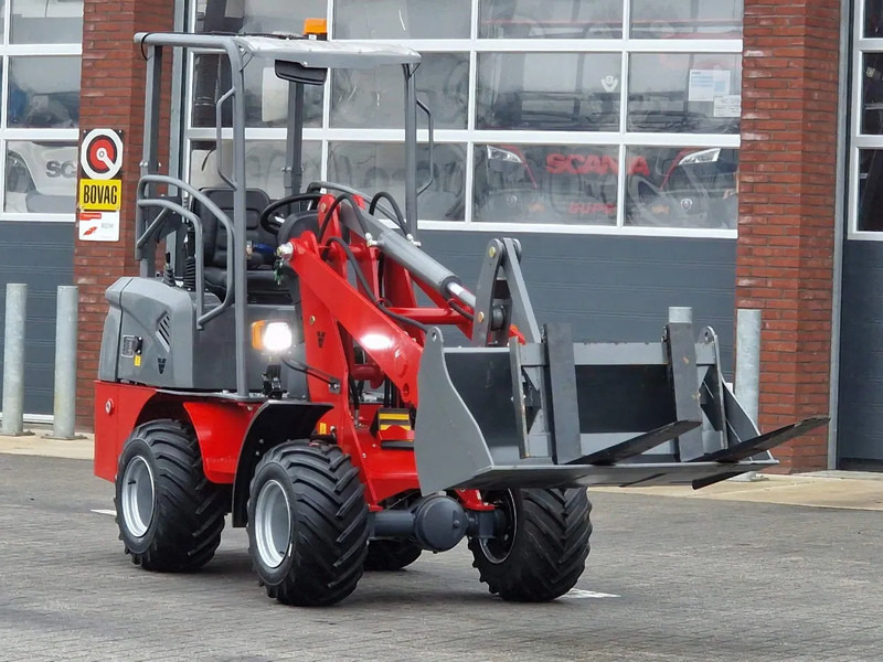 WOLF Aolite E606 - New/unused - Electric - with bucket and pallet fork. - Chargeuse compacte sur chenilles: photos 1 WOLF Aolite E606 - New/unused - Electric - with bucket and pallet fork. - Chargeuse compacte sur chenilles: photos 1