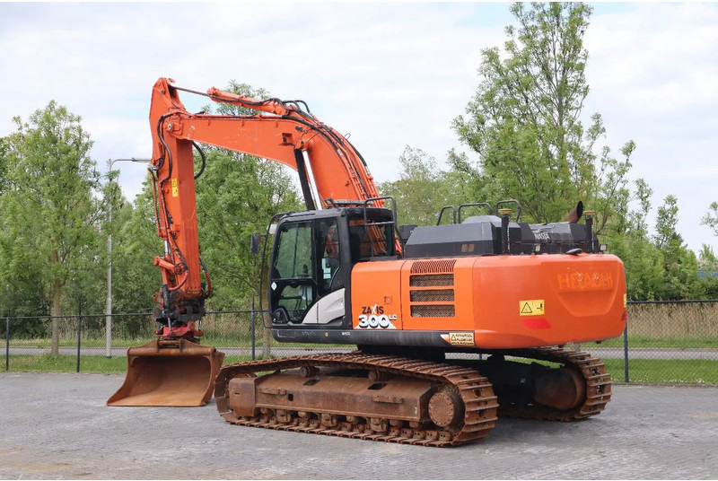 Hitachi ZX300 LC-6 | ROTOTILT | BUCKET | GPS - Pelle sur chenille: photos 3 Hitachi ZX300 LC-6 | ROTOTILT | BUCKET | GPS - Pelle sur chenille: photos 3