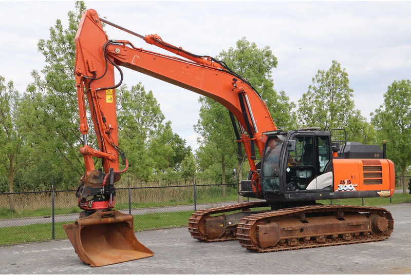 Hitachi ZX300 LC-6 | ROTOTILT | BUCKET | GPS - Pelle sur chenille: photos 2 Hitachi ZX300 LC-6 | ROTOTILT | BUCKET | GPS - Pelle sur chenille: photos 2