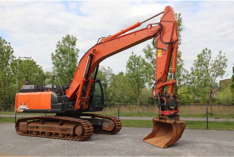Hitachi ZX300 LC-6 | ROTOTILT | BUCKET | GPS - Pelle sur chenille: photos 5 Hitachi ZX300 LC-6 | ROTOTILT | BUCKET | GPS - Pelle sur chenille: photos 5