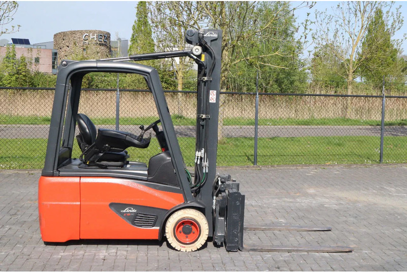 Linde E18 -02 | ROTATOR FORKS | SIDESHIFT - Chariot élévateur électrique: photos 4 Linde E18 -02 | ROTATOR FORKS | SIDESHIFT - Chariot élévateur électrique: photos 4