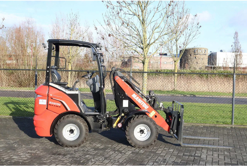 Manitou MLA 2-25 H | FORKS | QUICK COUPLER | NEW UNUSED - Chargeuse sur pneus: photos 4 Manitou MLA 2-25 H | FORKS | QUICK COUPLER | NEW UNUSED - Chargeuse sur pneus: photos 4