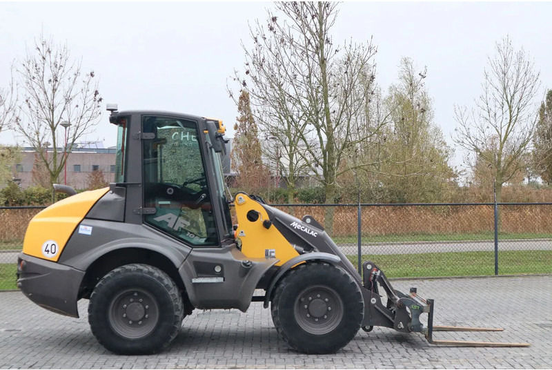 Mecalac AF 1050 | BUCKET | FORKS | HYDR. QUICK COUPLER - Chargeuse sur pneus: photos 4 Mecalac AF 1050 | BUCKET | FORKS | HYDR. QUICK COUPLER - Chargeuse sur pneus: photos 4