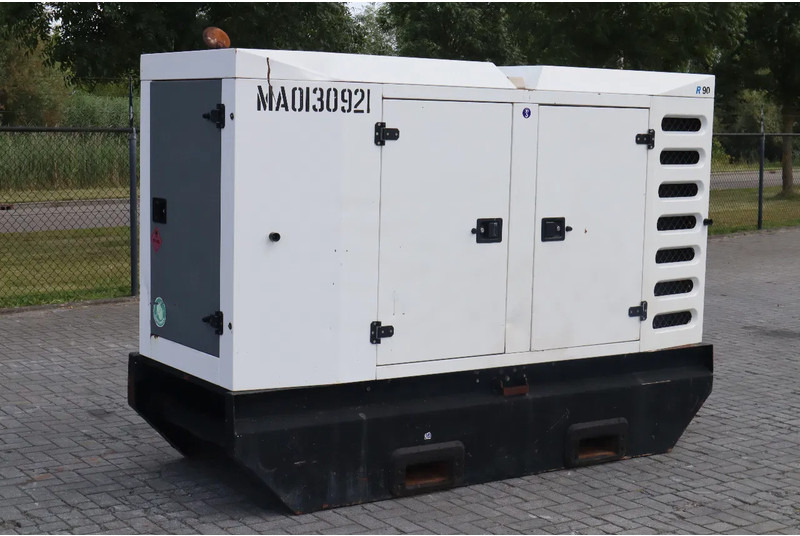 SDMO R90C3 | 90 KVA | 400 V - Groupe électrogène: photos 3 SDMO R90C3 | 90 KVA | 400 V - Groupe électrogène: photos 3