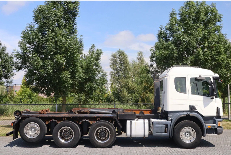 Scania P124-420 | 8X4 | HOOKLIFT | MANUAL | BIG AXLES | EURO 3 - Camion ampliroll: photos 4 Scania P124-420 | 8X4 | HOOKLIFT | MANUAL | BIG AXLES | EURO 3 - Camion ampliroll: photos 4