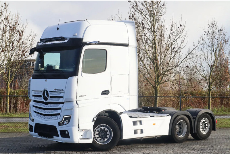 Mercedes-Benz Actros 2553 | 6X2 | FULL AIR | RETARDER | 33.000 KM! | EURO 6 - Tracteur routier: photos 1 Mercedes-Benz Actros 2553 | 6X2 | FULL AIR | RETARDER | 33.000 KM! | EURO 6 - Tracteur routier: photos 1