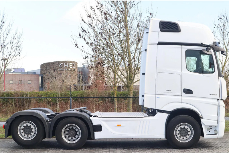 Mercedes-Benz Actros 2553 | 6X2 | FULL AIR | RETARDER | 33.000 KM! | EURO 6 - Tracteur routier: photos 4 Mercedes-Benz Actros 2553 | 6X2 | FULL AIR | RETARDER | 33.000 KM! | EURO 6 - Tracteur routier: photos 4