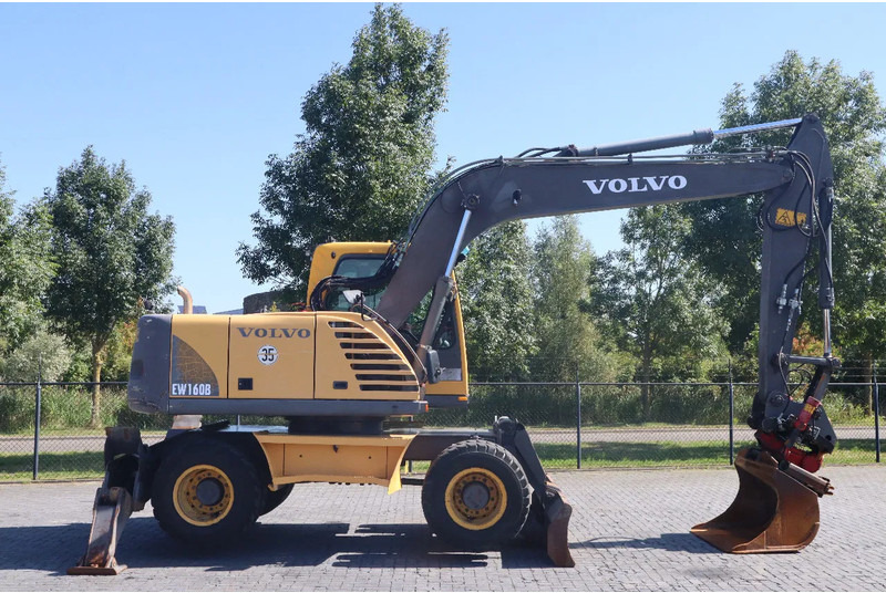 Volvo EW160B | EW 160 B | TILT ROTATOR | BUCKET | OUTRIGGERS | BLADE - Pelle sur pneus: photos 4 Volvo EW160B | EW 160 B | TILT ROTATOR | BUCKET | OUTRIGGERS | BLADE - Pelle sur pneus: photos 4