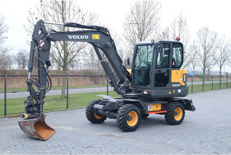 Volvo EW60E | DEMO | 30 KM/H | ROTOTILT + GRIPPER | BUCKET - Pelle sur pneus: photos 2 Volvo EW60E | DEMO | 30 KM/H | ROTOTILT + GRIPPER | BUCKET - Pelle sur pneus: photos 2