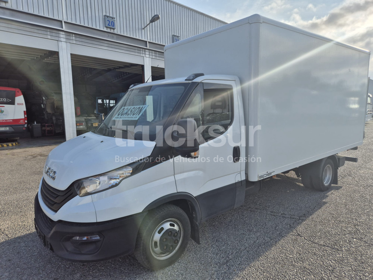 IVECO DAILY 35C16H - Fourgon grand volume: photos 1 IVECO DAILY 35C16H - Fourgon grand volume: photos 1