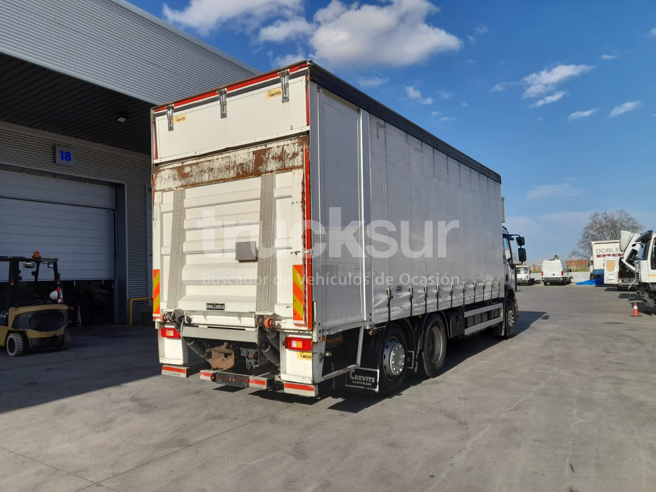 RENAULT D320 ejes 6x2*4 - Camion à rideaux coulissants: photos 3 RENAULT D320 ejes 6x2*4 - Camion à rideaux coulissants: photos 3