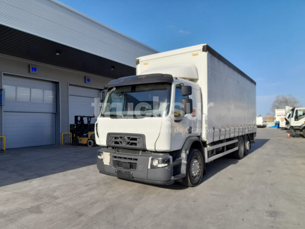 RENAULT D320 ejes 6x2*4 - Camion à rideaux coulissants: photos 1 RENAULT D320 ejes 6x2*4 - Camion à rideaux coulissants: photos 1