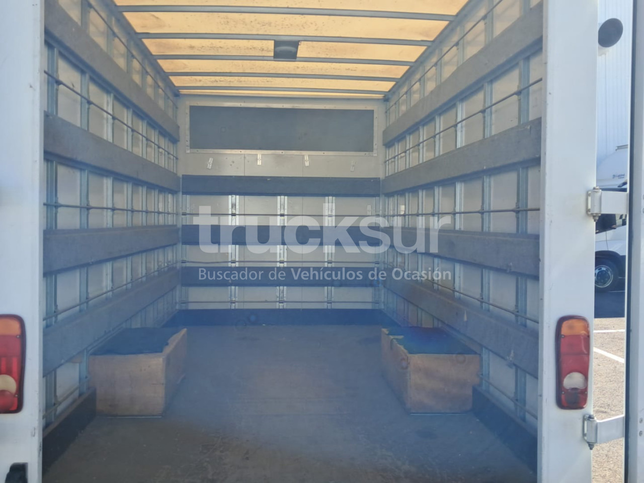RENAULT MASTER 130.35 - Fourgon grand volume: photos 5 RENAULT MASTER 130.35 - Fourgon grand volume: photos 5