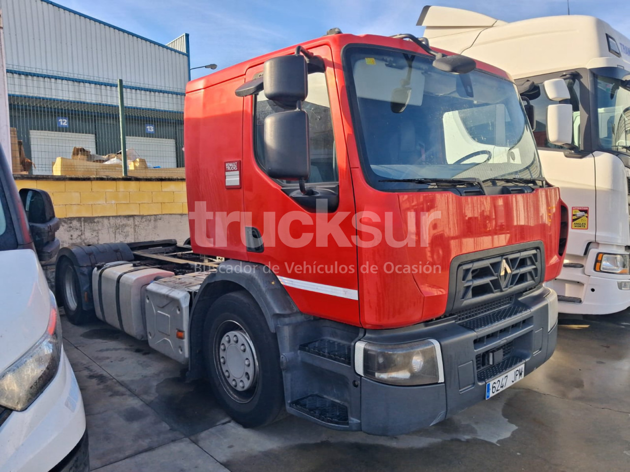 RENAULT D18 WIDE PORTACOCHES - Tracteur routier: photos 1 RENAULT D18 WIDE PORTACOCHES - Tracteur routier: photos 1