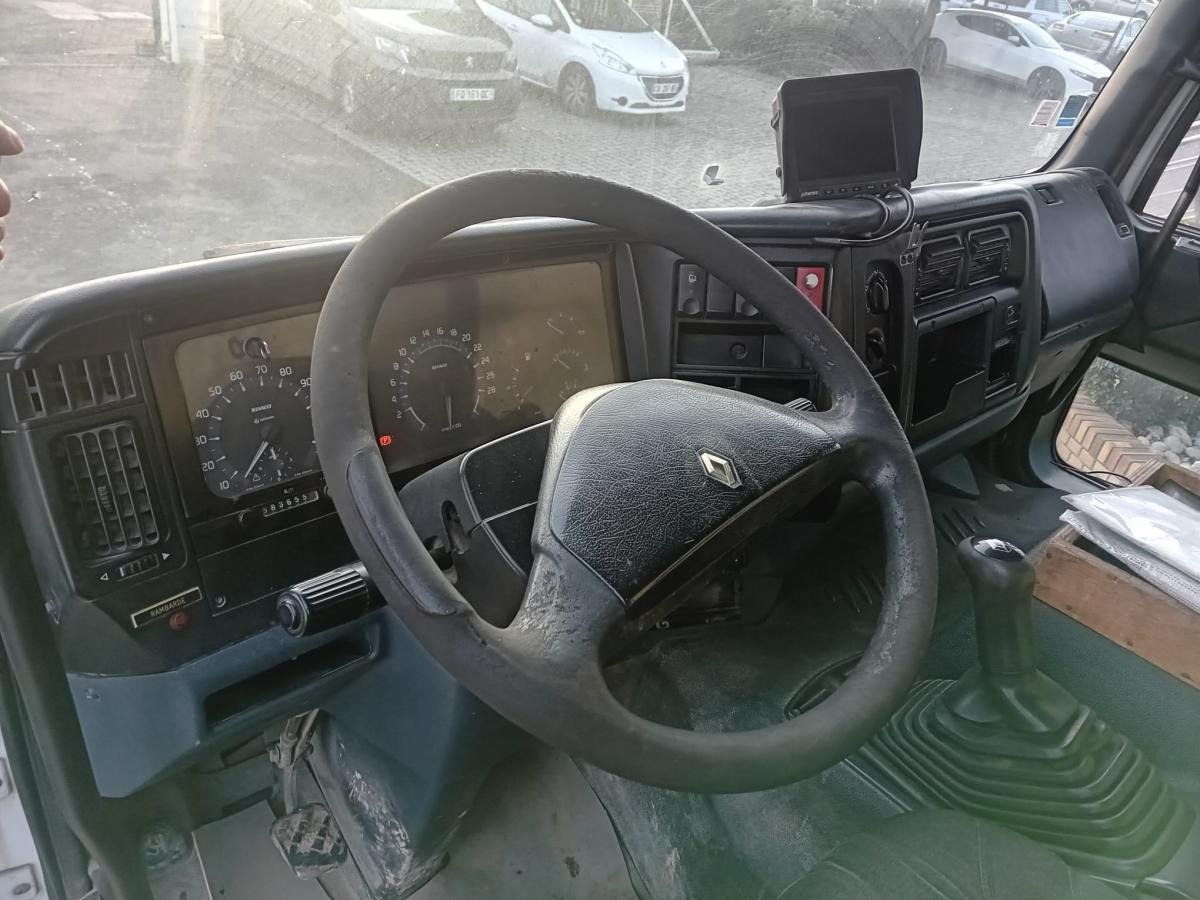 Renault Premium 250 - Camion citerne: photos 3 Renault Premium 250 - Camion citerne: photos 3