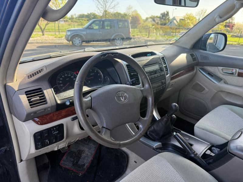 SUV Toyota Land Cruiser: photos 9
