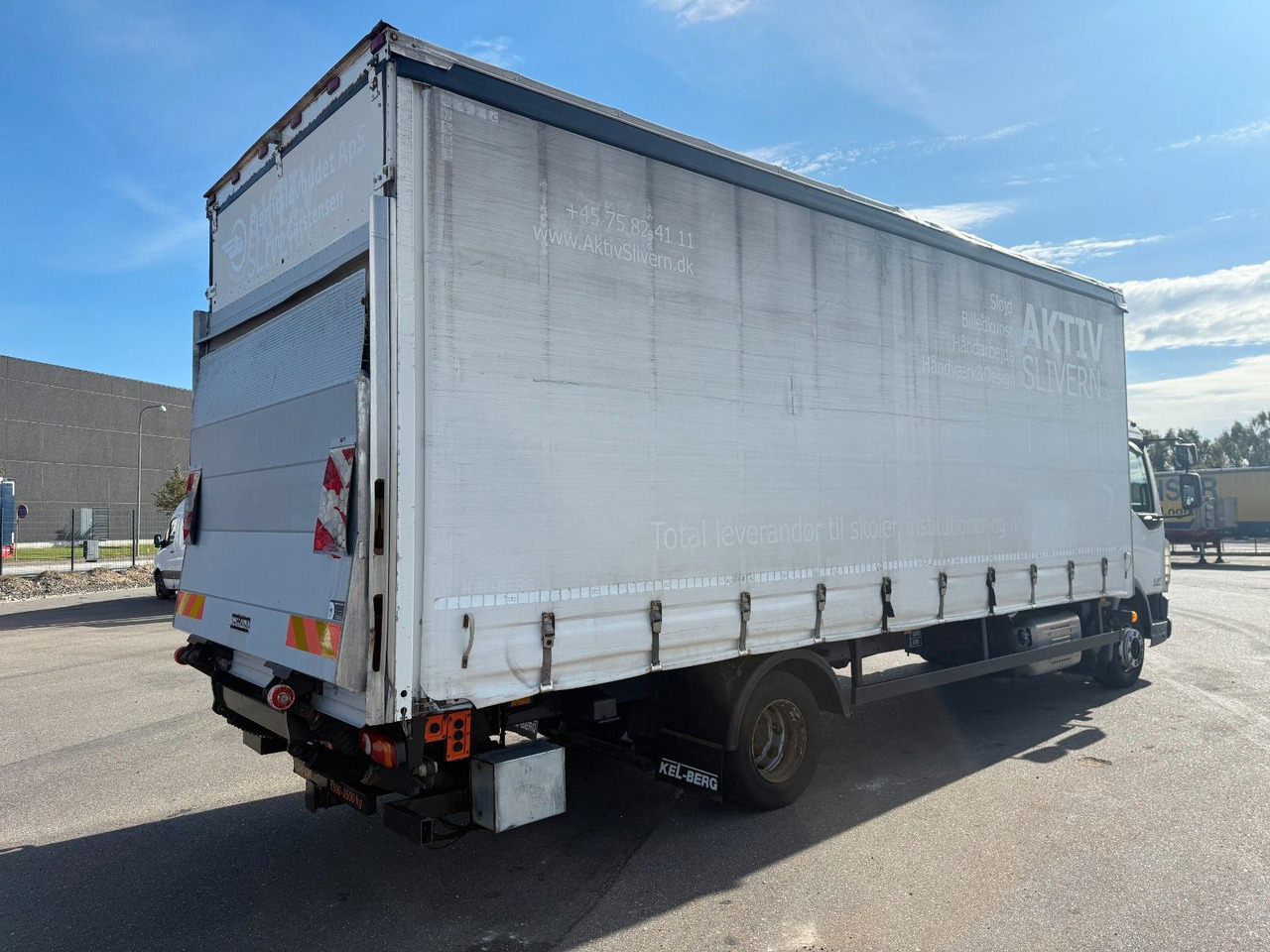 DAF LF 45 /220 4x2 Curtainsider and Taillift Euro 6 - Camion à rideaux coulissants: photos 3 DAF LF 45 /220 4x2 Curtainsider and Taillift Euro 6 - Camion à rideaux coulissants: photos 3