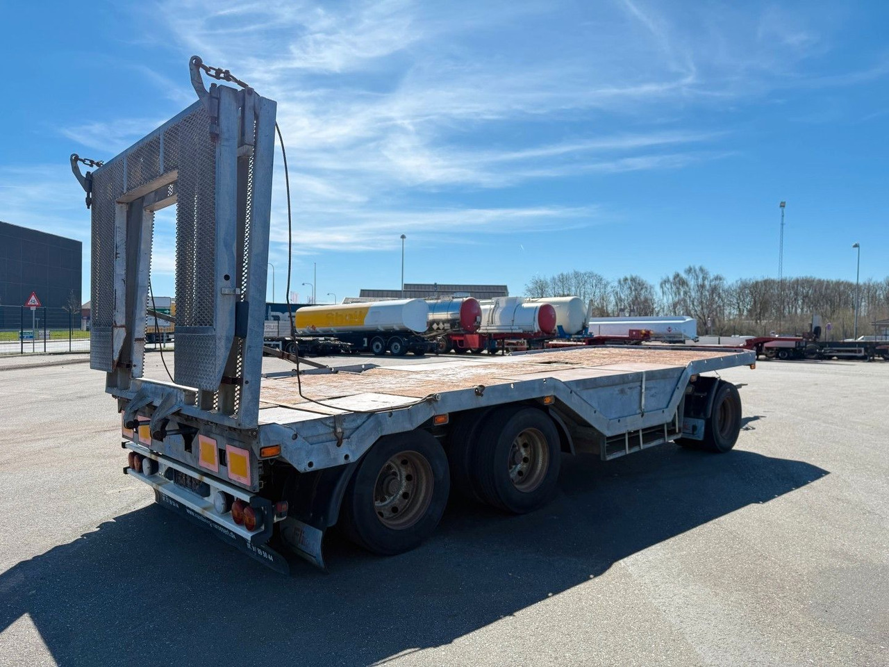 Fliegl FLT328 3 achser Maschinenanhänger mit Radkasten - Remorque porte-engin surbaissée: photos 4 Fliegl FLT328 3 achser Maschinenanhänger mit Radkasten - Remorque porte-engin surbaissée: photos 4