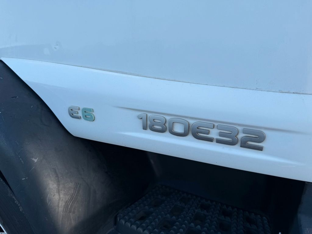 Camion frigorifique Iveco 180E32 Schmitz / Thermo King T-1200R Spectrum: photos 12