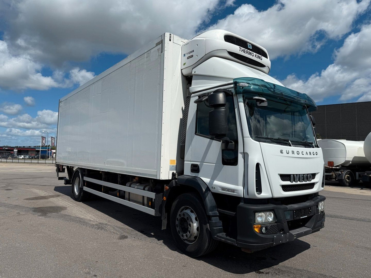 Iveco 180E32 Schmitz / Thermo King T-1200R Spectrum Iveco 180E32 Schmitz / Thermo King T-1200R Spectrum - Camion frigorifique: photos 2 Iveco 180E32 Schmitz / Thermo King T-1200R Spectrum Iveco 180E32 Schmitz / Thermo King T-1200R Spectrum - Camion frigorifique: photos 2