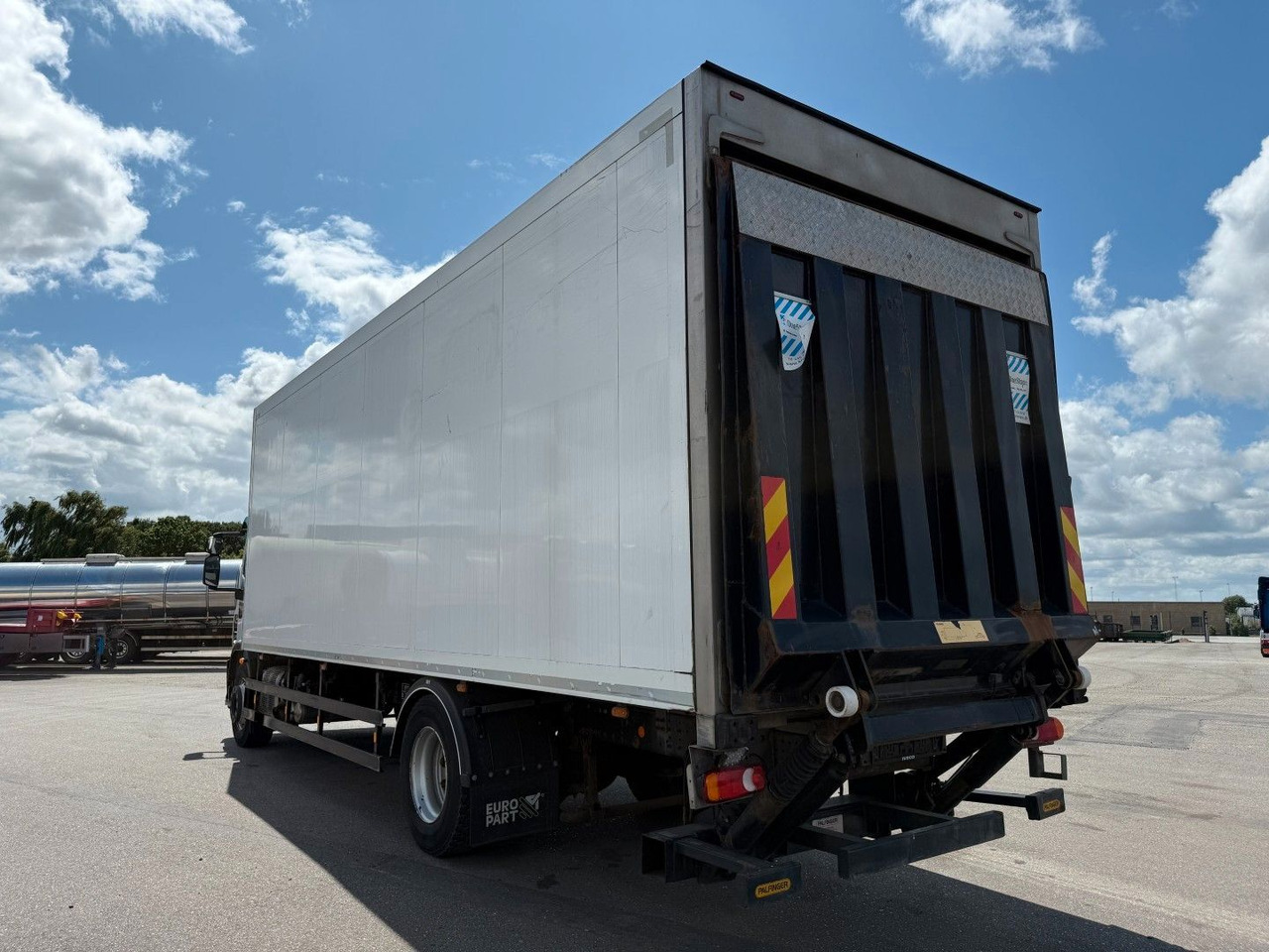 Iveco 180E32 Schmitz / Thermo King T-1200R Spectrum Iveco 180E32 Schmitz / Thermo King T-1200R Spectrum - Camion frigorifique: photos 4 Iveco 180E32 Schmitz / Thermo King T-1200R Spectrum Iveco 180E32 Schmitz / Thermo King T-1200R Spectrum - Camion frigorifique: photos 4