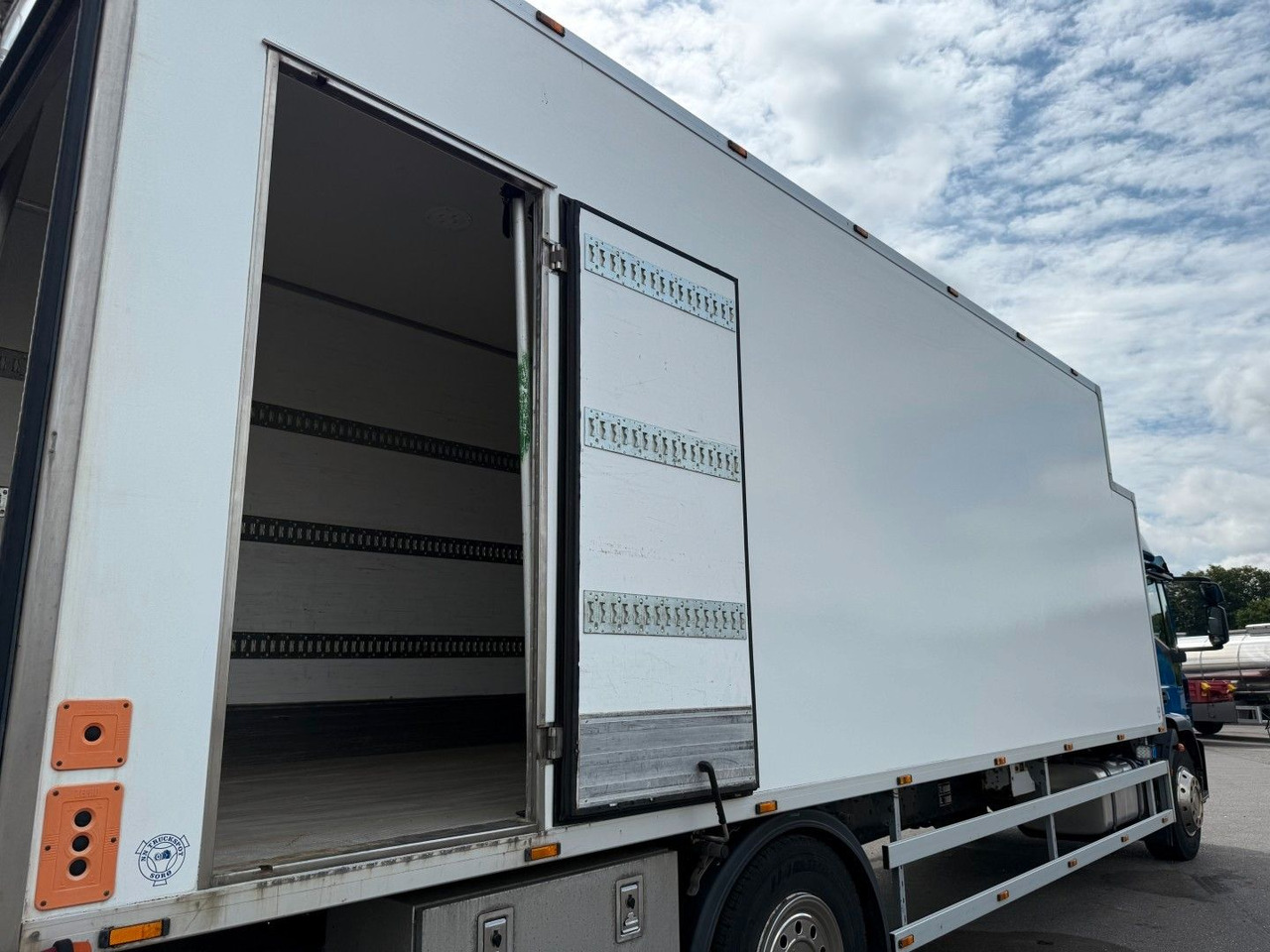 Camion frigorifique Iveco EuroCargo 180 E28 4x2 Thermo King T-1000R: photos 17