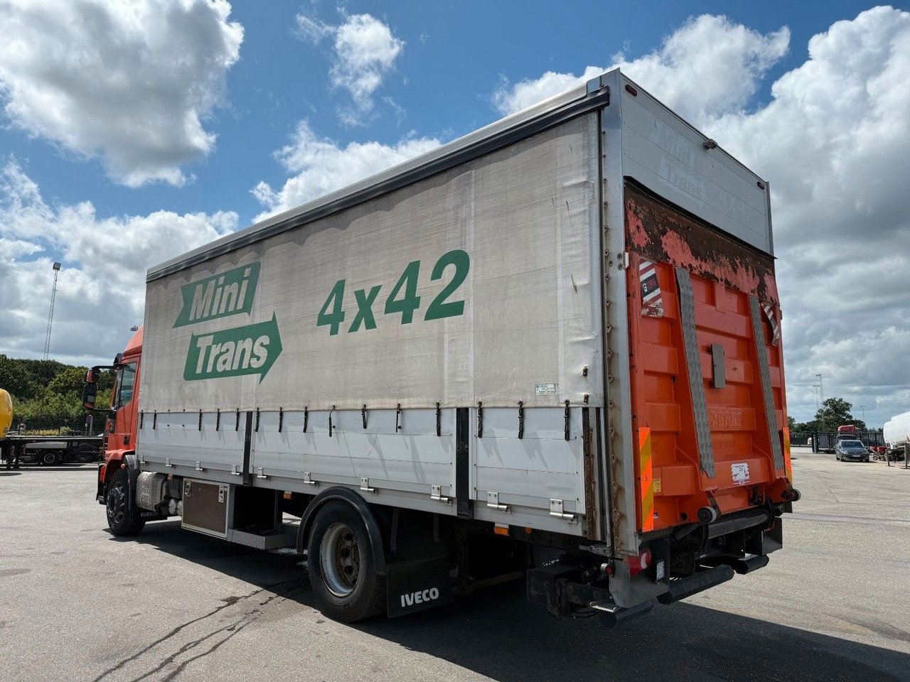 Iveco EuroCargo 180 E28 Euro 6 Freight Iveco EuroCargo 180 E28 Euro 6 Freight / Pritsche - Camion à rideaux coulissants: photos 4 Iveco EuroCargo 180 E28 Euro 6 Freight Iveco EuroCargo 180 E28 Euro 6 Freight / Pritsche - Camion à rideaux coulissants: photos 4