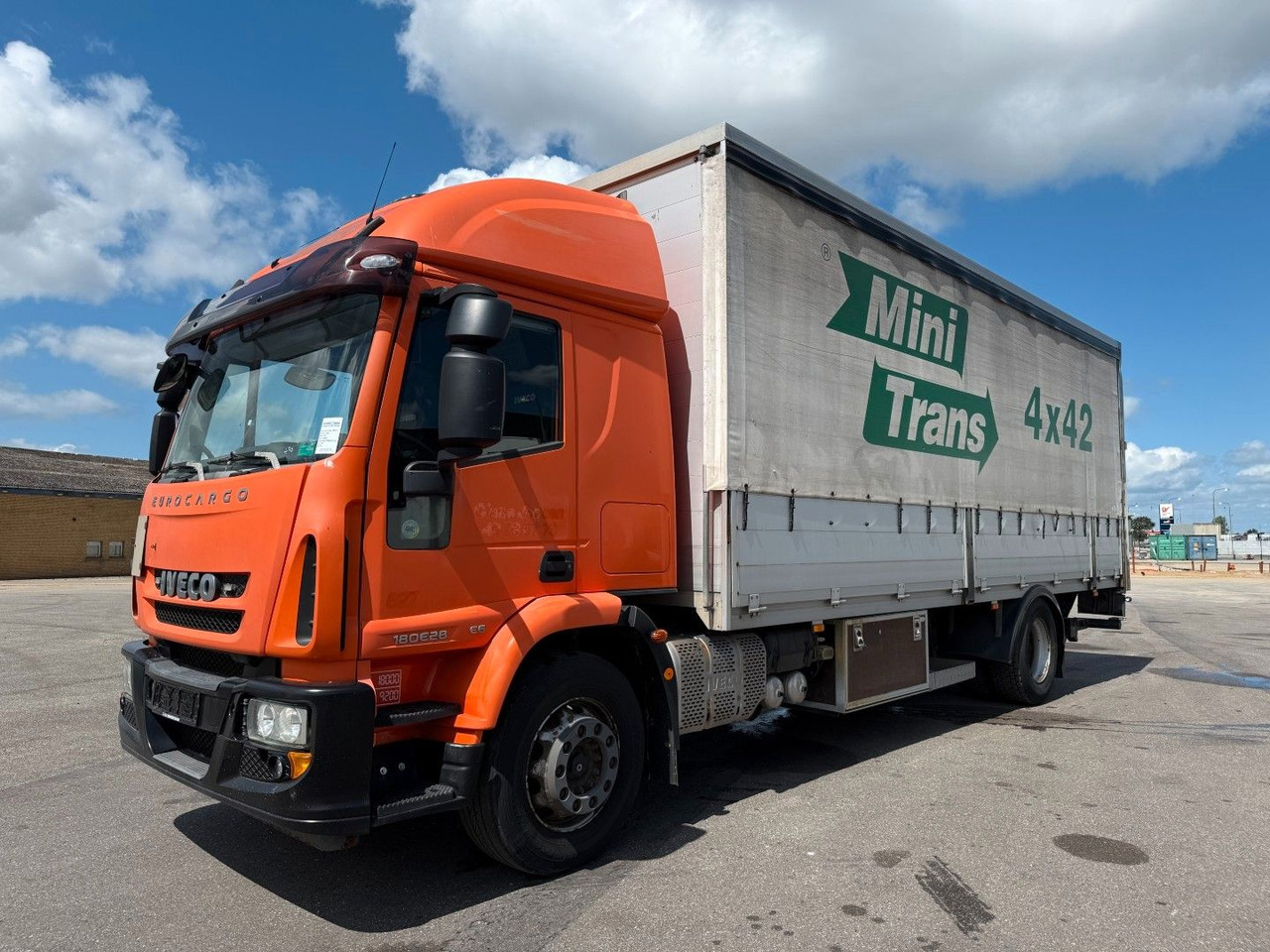 Iveco EuroCargo 180 E28 Euro 6 Freight Iveco EuroCargo 180 E28 Euro 6 Freight / Pritsche - Camion à rideaux coulissants: photos 1 Iveco EuroCargo 180 E28 Euro 6 Freight Iveco EuroCargo 180 E28 Euro 6 Freight / Pritsche - Camion à rideaux coulissants: photos 1
