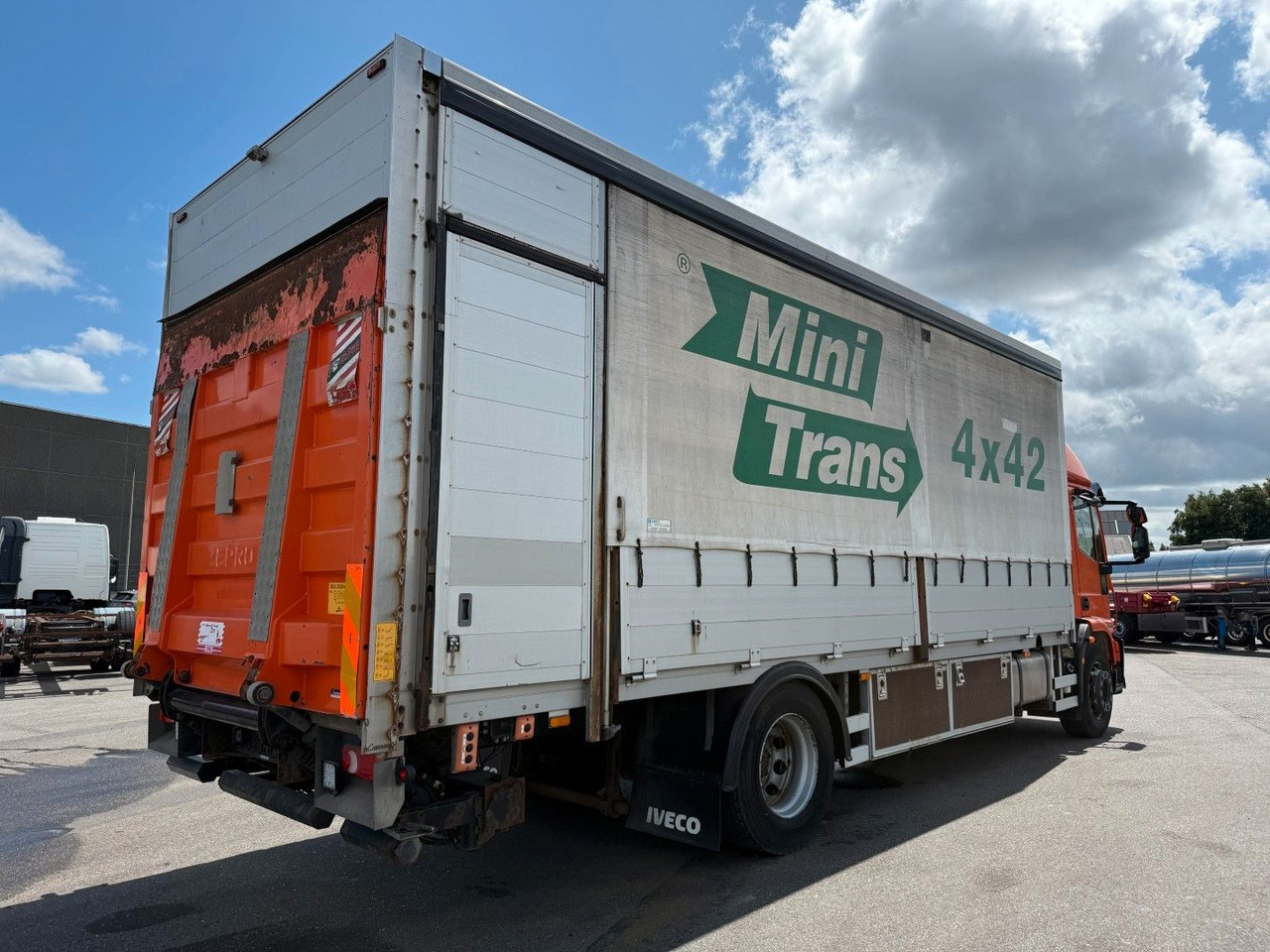 Iveco EuroCargo 180 E28 Euro 6 Freight Iveco EuroCargo 180 E28 Euro 6 Freight / Pritsche - Camion à rideaux coulissants: photos 3 Iveco EuroCargo 180 E28 Euro 6 Freight Iveco EuroCargo 180 E28 Euro 6 Freight / Pritsche - Camion à rideaux coulissants: photos 3