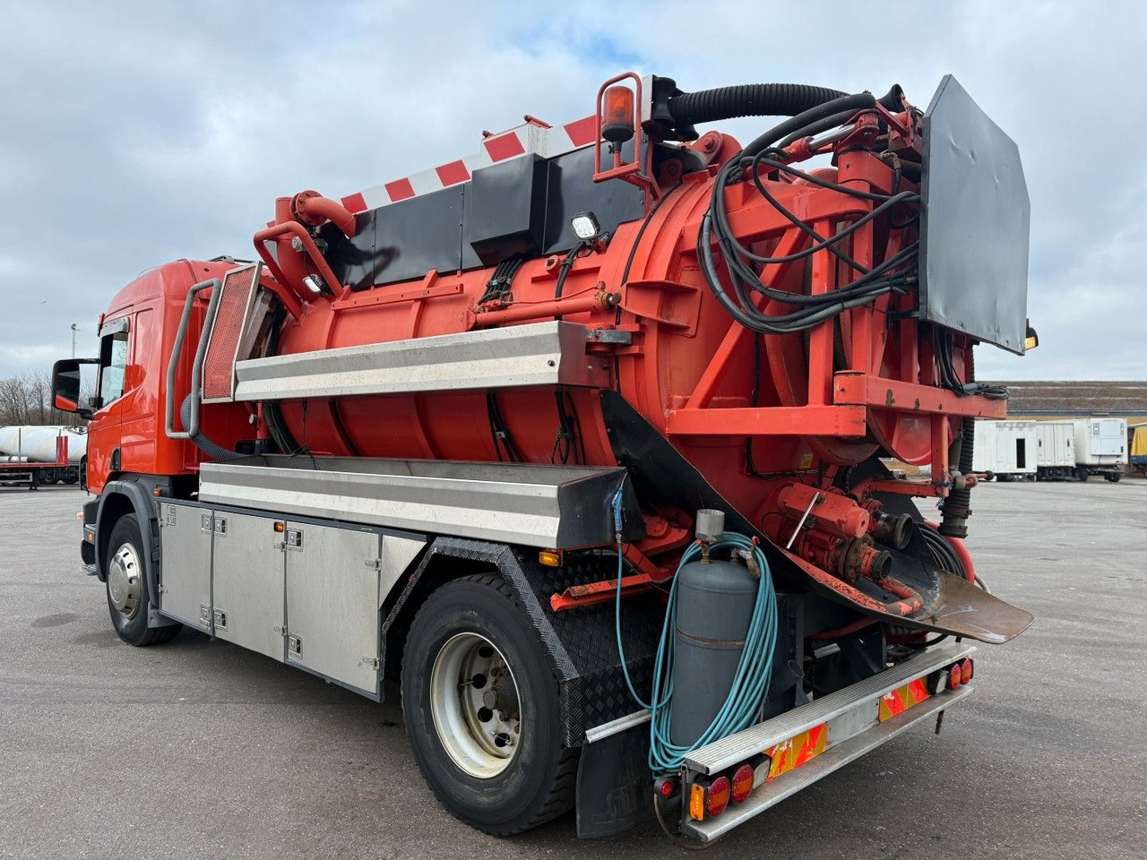 Scania P94/260 4x2 NZ SLS590 Kombi 8.400 l. - Camion hydrocureur: photos 4 Scania P94/260 4x2 NZ SLS590 Kombi 8.400 l. - Camion hydrocureur: photos 4