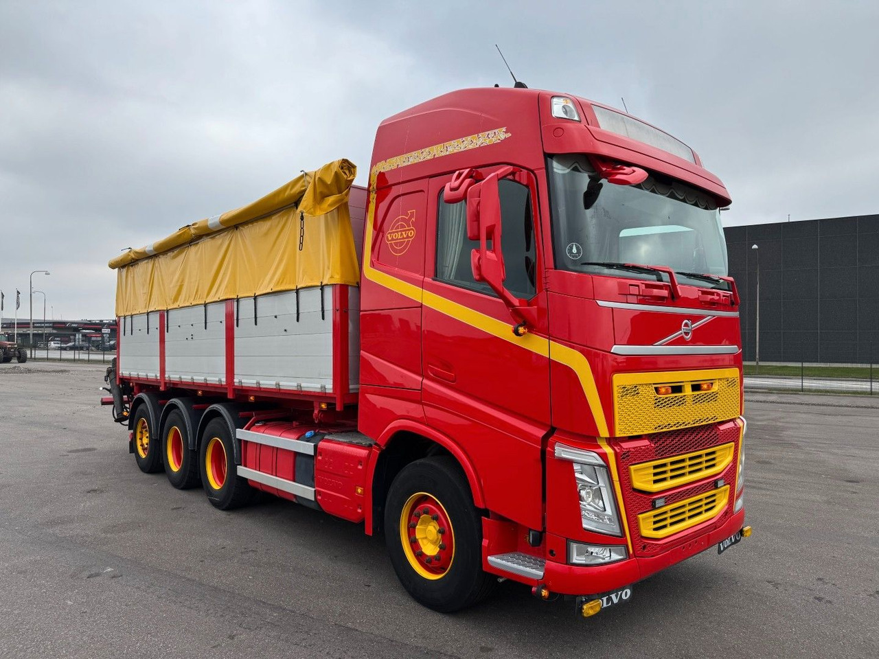 Volvo FH500 8x4*4 Tip / Palfinger Epsilon Q170L - Camion grue: photos 4 Volvo FH500 8x4*4 Tip / Palfinger Epsilon Q170L - Camion grue: photos 4