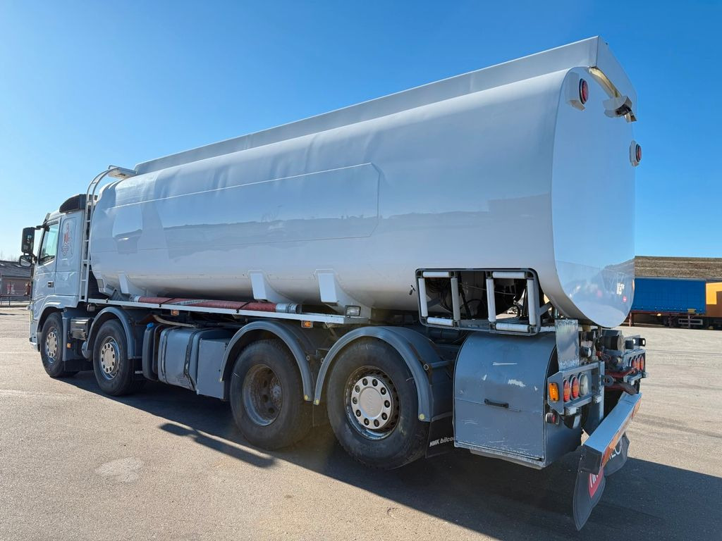Volvo FM460 8x2*6 24.000 l. ADR Tank Volvo FM460 8x2*6 24.000 l. ADR Tanktruck - Camion citerne: photos 4 Volvo FM460 8x2*6 24.000 l. ADR Tank Volvo FM460 8x2*6 24.000 l. ADR Tanktruck - Camion citerne: photos 4