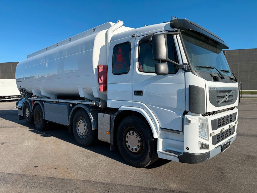 Volvo FM460 8x2*6 24.000 l. ADR Tank Volvo FM460 8x2*6 24.000 l. ADR Tanktruck - Camion citerne: photos 2 Volvo FM460 8x2*6 24.000 l. ADR Tank Volvo FM460 8x2*6 24.000 l. ADR Tanktruck - Camion citerne: photos 2
