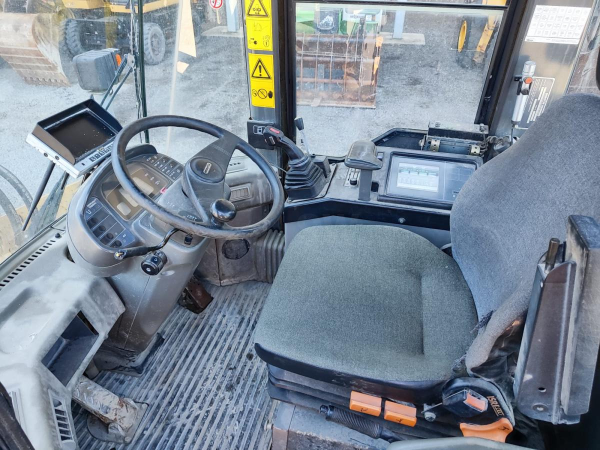 Komatsu WA270-3 active - Chargeuse sur pneus: photos 5 Komatsu WA270-3 active - Chargeuse sur pneus: photos 5