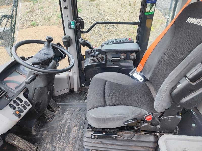 Komatsu WA380-8E0 - Chargeuse sur pneus: photos 5 Komatsu WA380-8E0 - Chargeuse sur pneus: photos 5