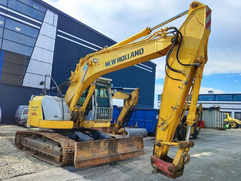 New Holland E235B SR-2 - Pelle sur chenille: photos 3 New Holland E235B SR-2 - Pelle sur chenille: photos 3