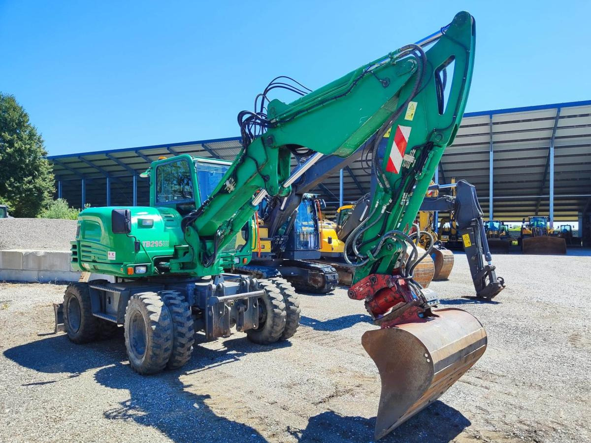 Takeuchi TB295W - Pelle sur pneus: photos 3 Takeuchi TB295W - Pelle sur pneus: photos 3