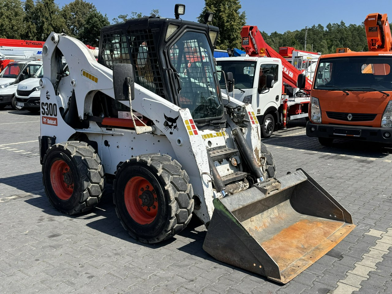 Bobcat S300 Joystick Mini Ładowarka Waga 3692kg - Mini chargeuse: photos 3 Bobcat S300 Joystick Mini Ładowarka Waga 3692kg - Mini chargeuse: photos 3