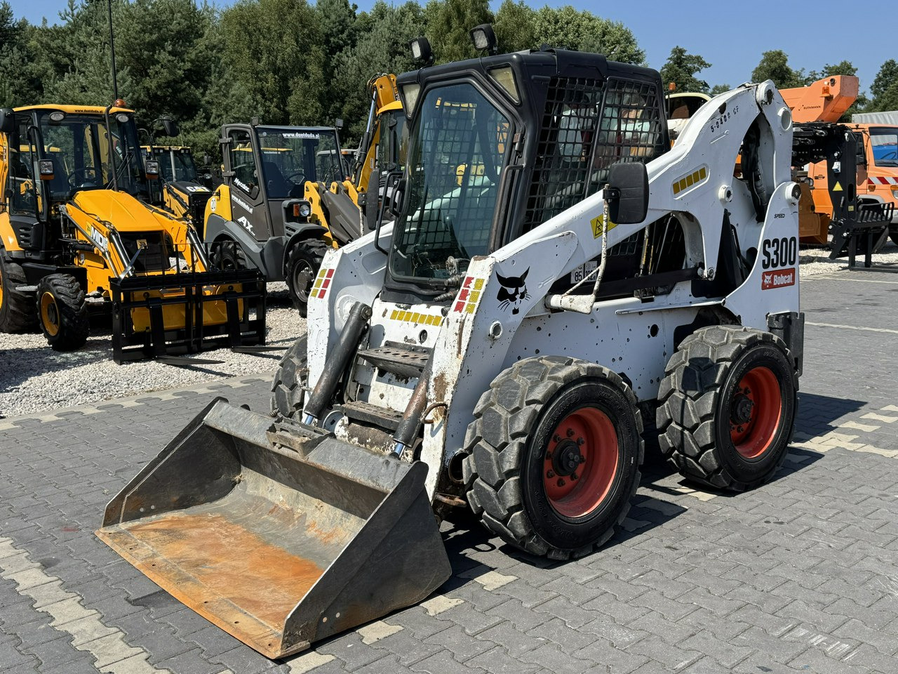 Bobcat S300 Joystick Mini Ładowarka Waga 3692kg - Mini chargeuse: photos 1 Bobcat S300 Joystick Mini Ładowarka Waga 3692kg - Mini chargeuse: photos 1