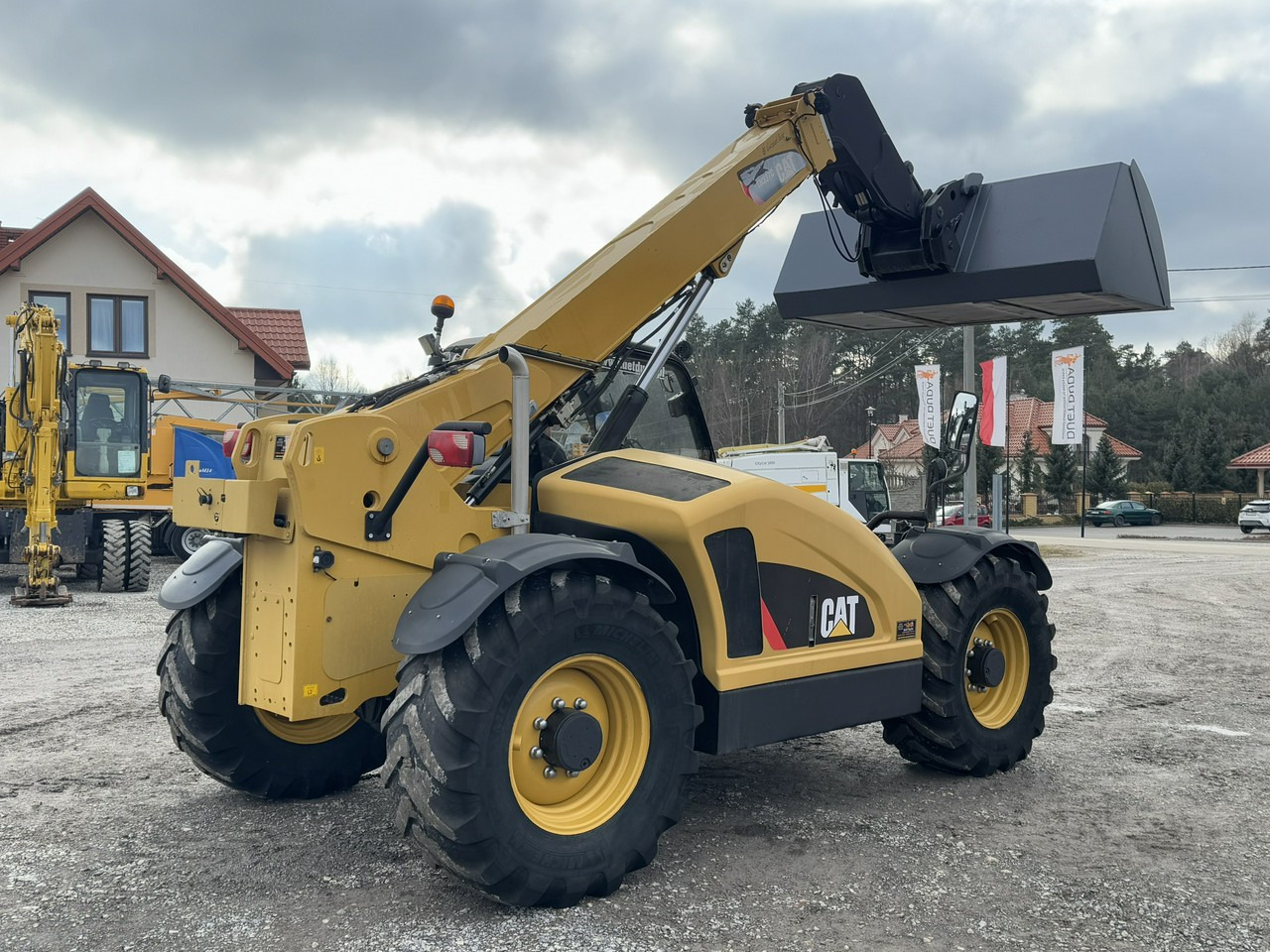 Chariot télescopique Caterpillar TH337C: photos 16
