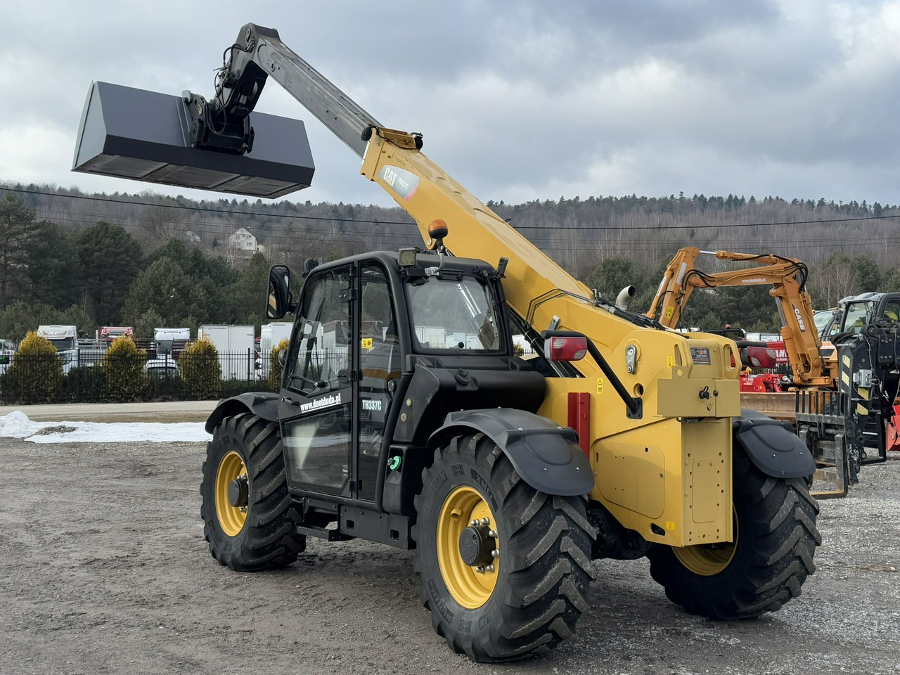 Chariot télescopique Caterpillar TH337C: photos 17